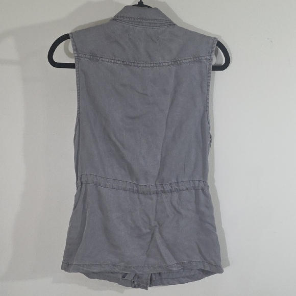 Max Jeans Gray Utility Vest with Epaulette Details - Picture 4 of 6